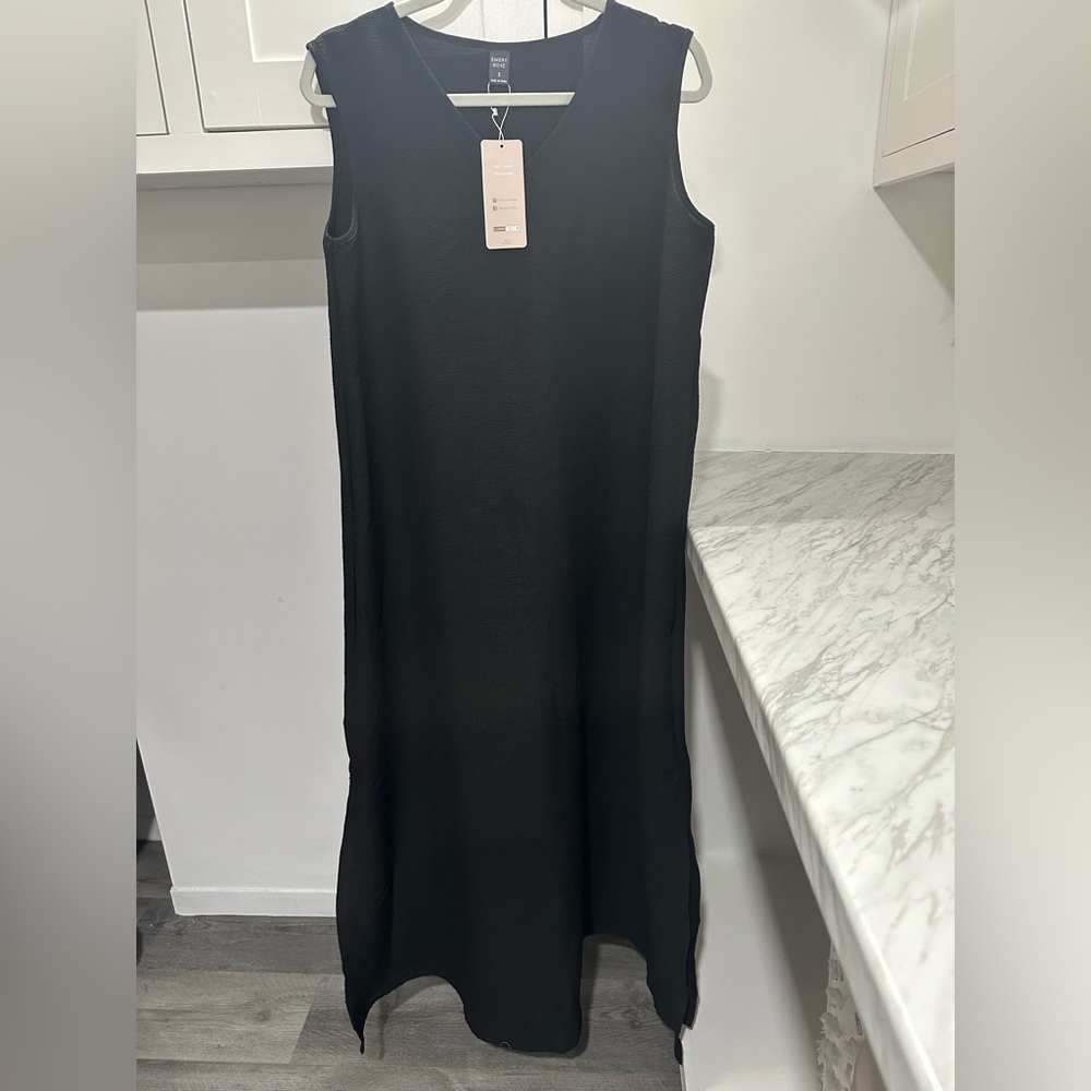 Emery Rose Black V-Neck Top